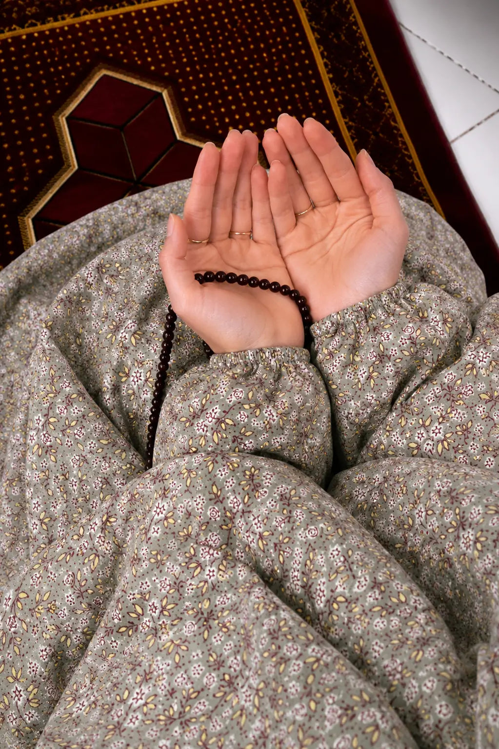 Namaz Chaddar With Sleeves  - Grey Floral