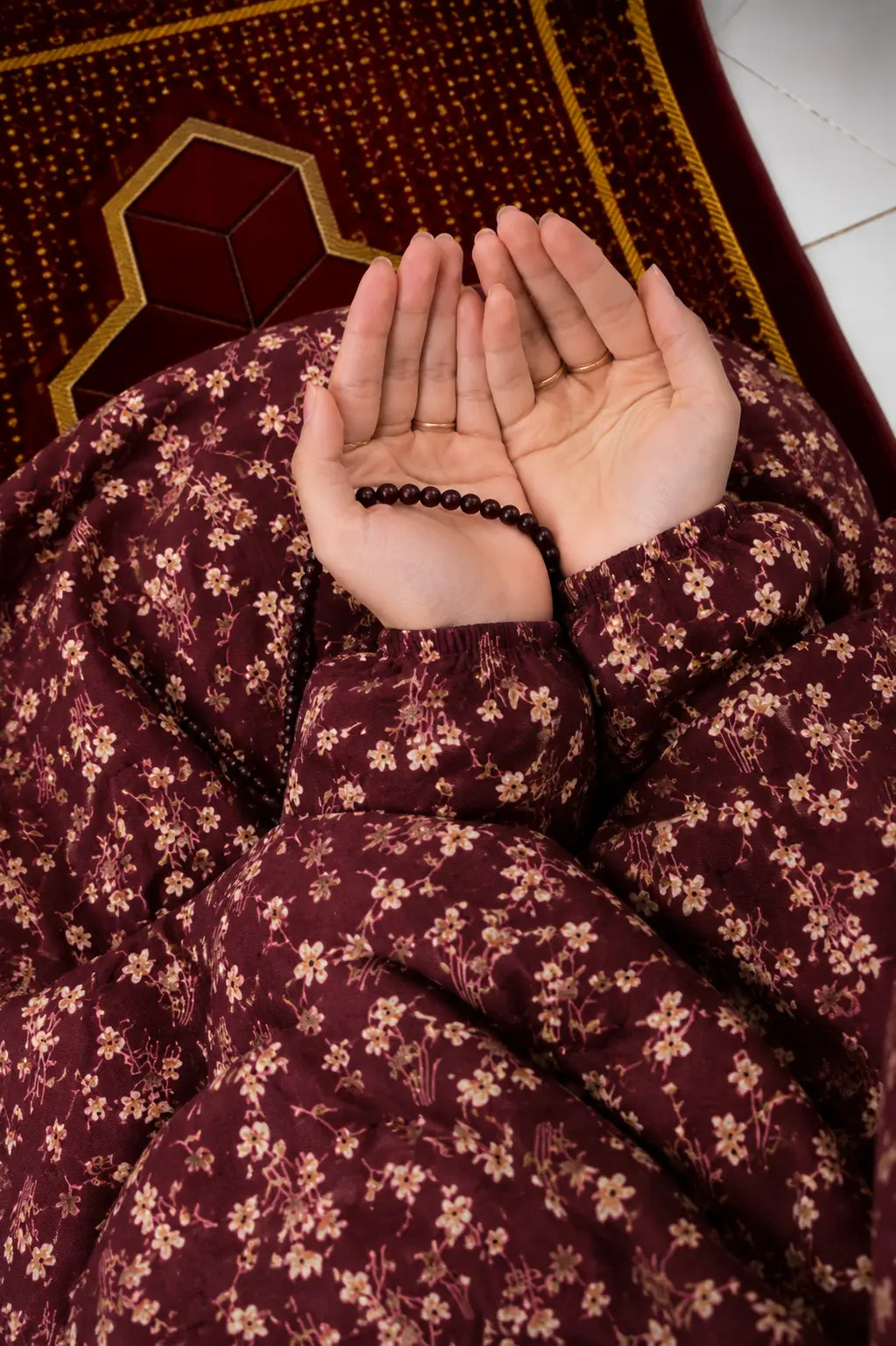 Namaz Chaddar With Sleeves  - Maroon