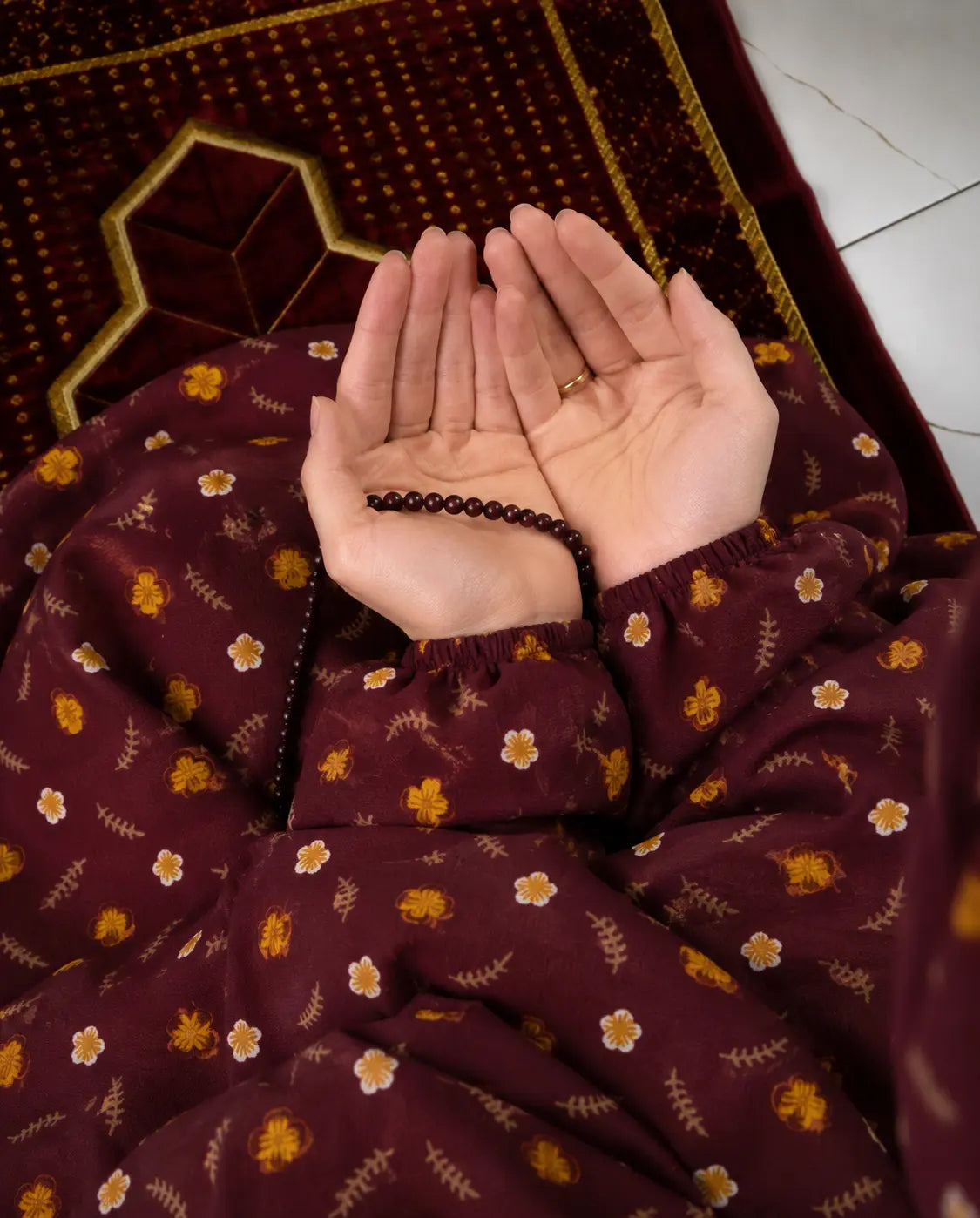 Namaz Chaddar With Sleeves  - Maroon