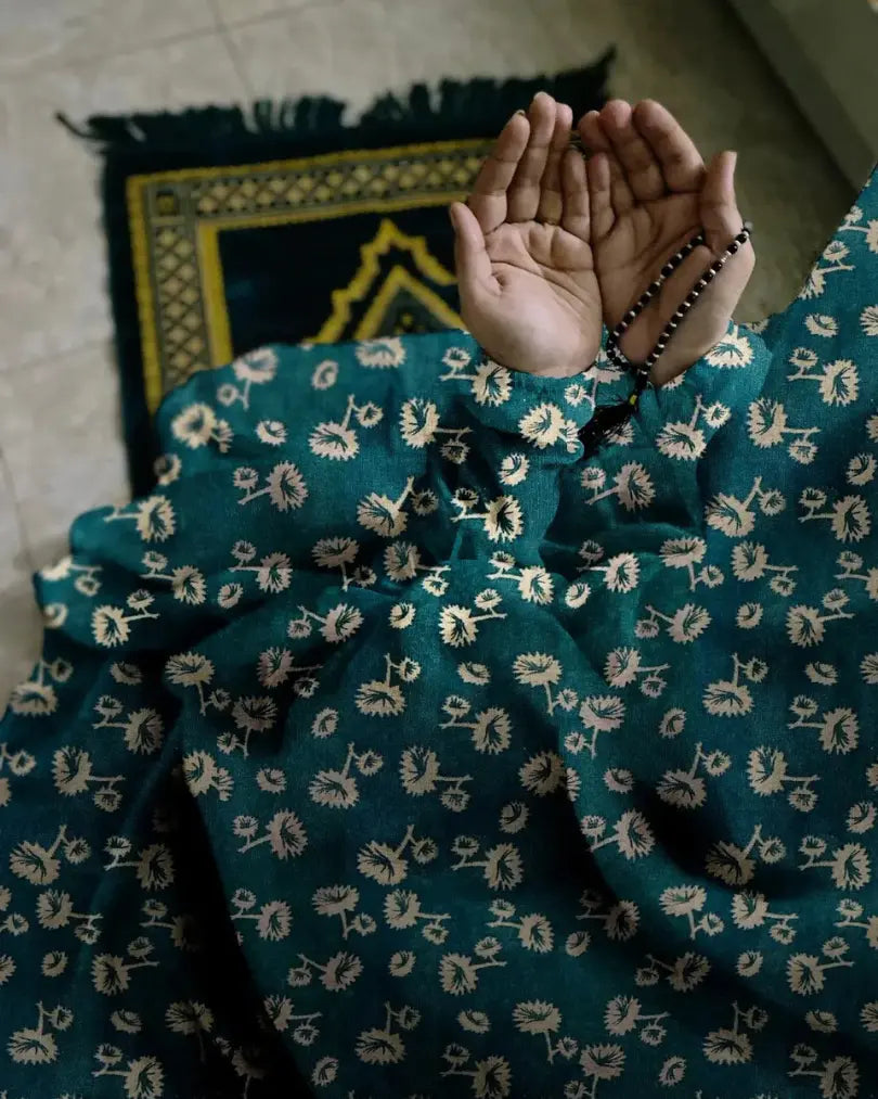 Namaz Chaddar With Sleeves  - Bottle Green