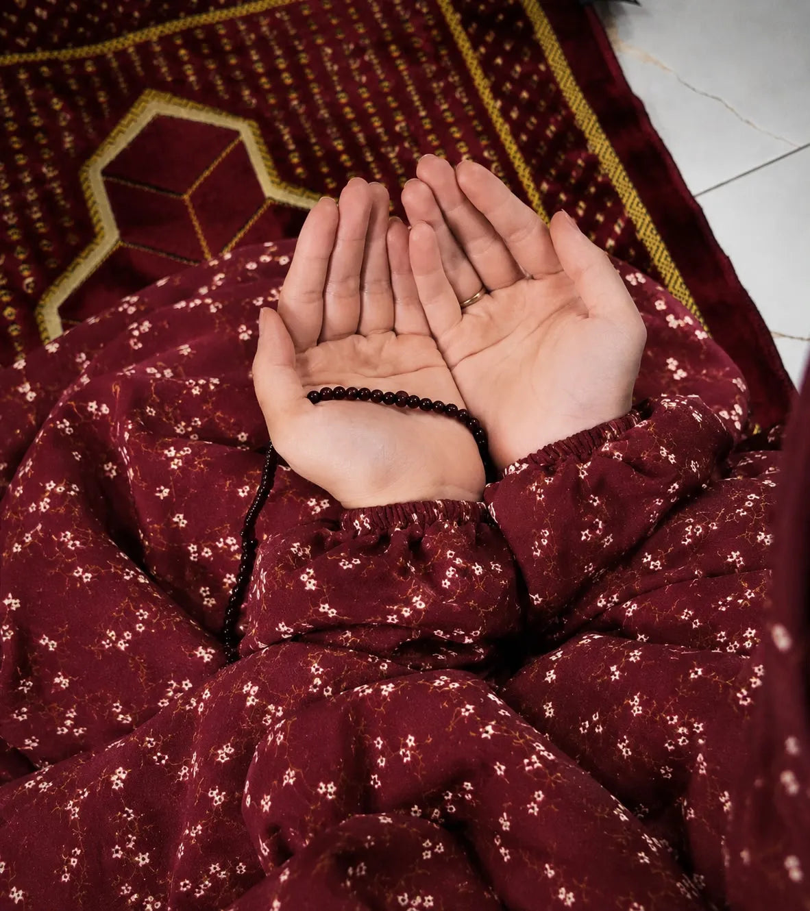 Namaz Chaddar With Sleeves  - Maroon