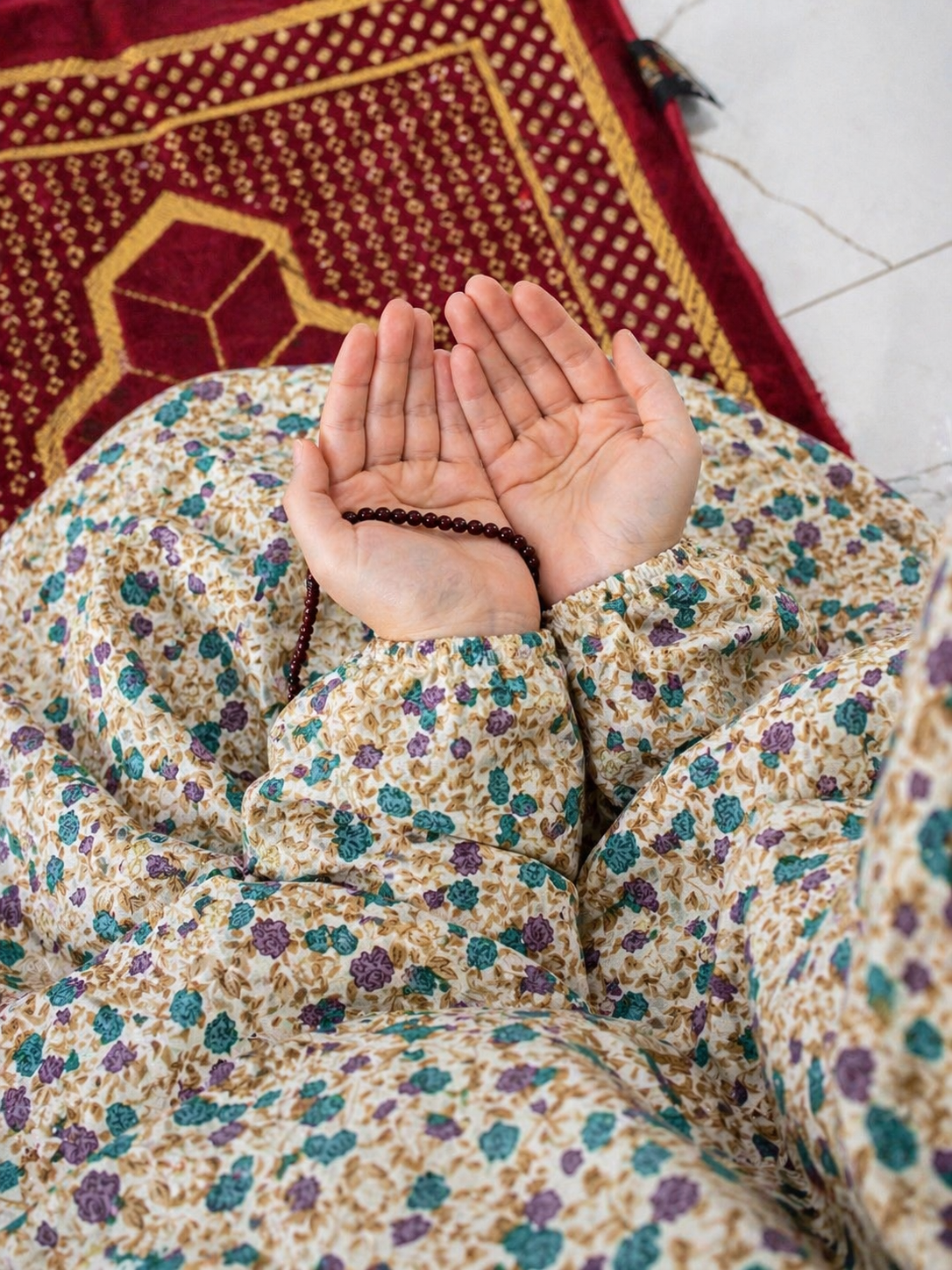 Namaz Chaddar With Sleeves  - Vintage Garden