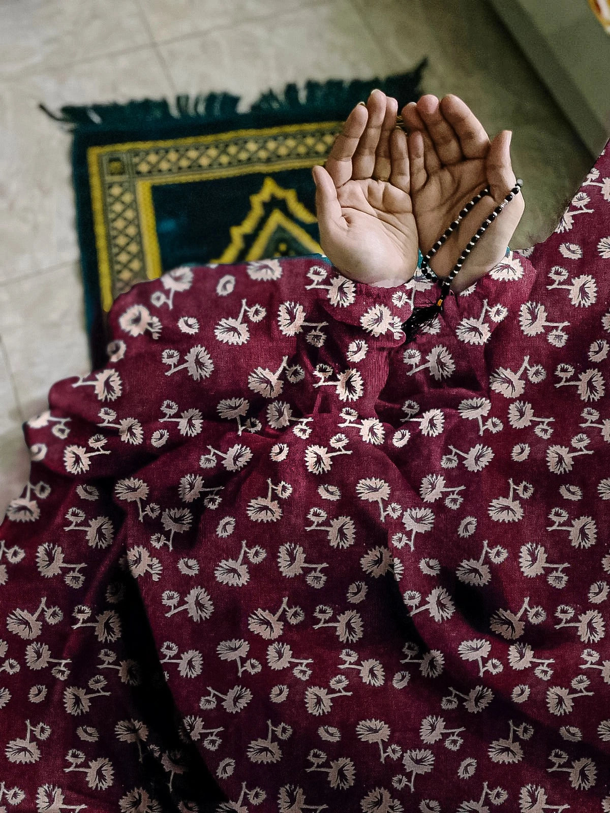 Namaz Chaddar With Sleeves  - Dark Mehroon
