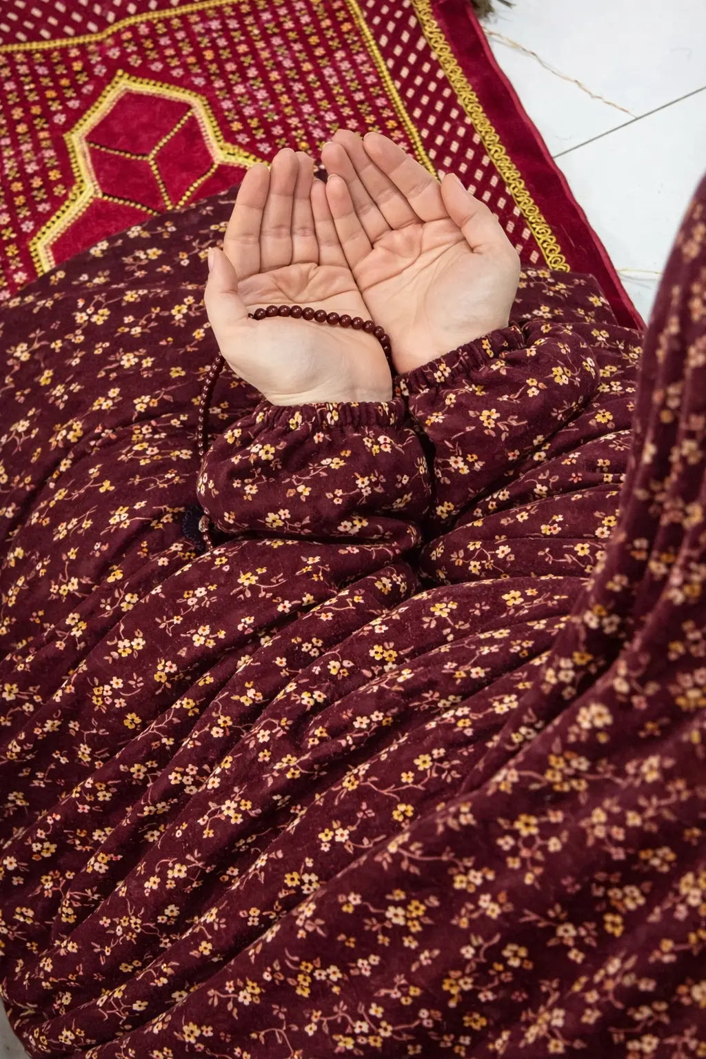 Namaz Chaddar With Sleeves  - Maroon Mist