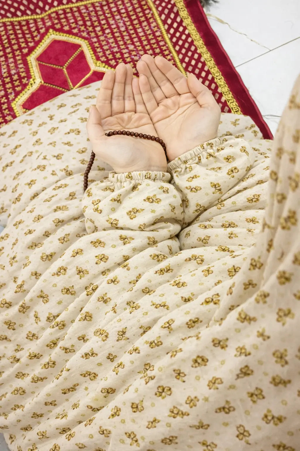 Namaz Chaddar With Sleeves  - Zahra Cream